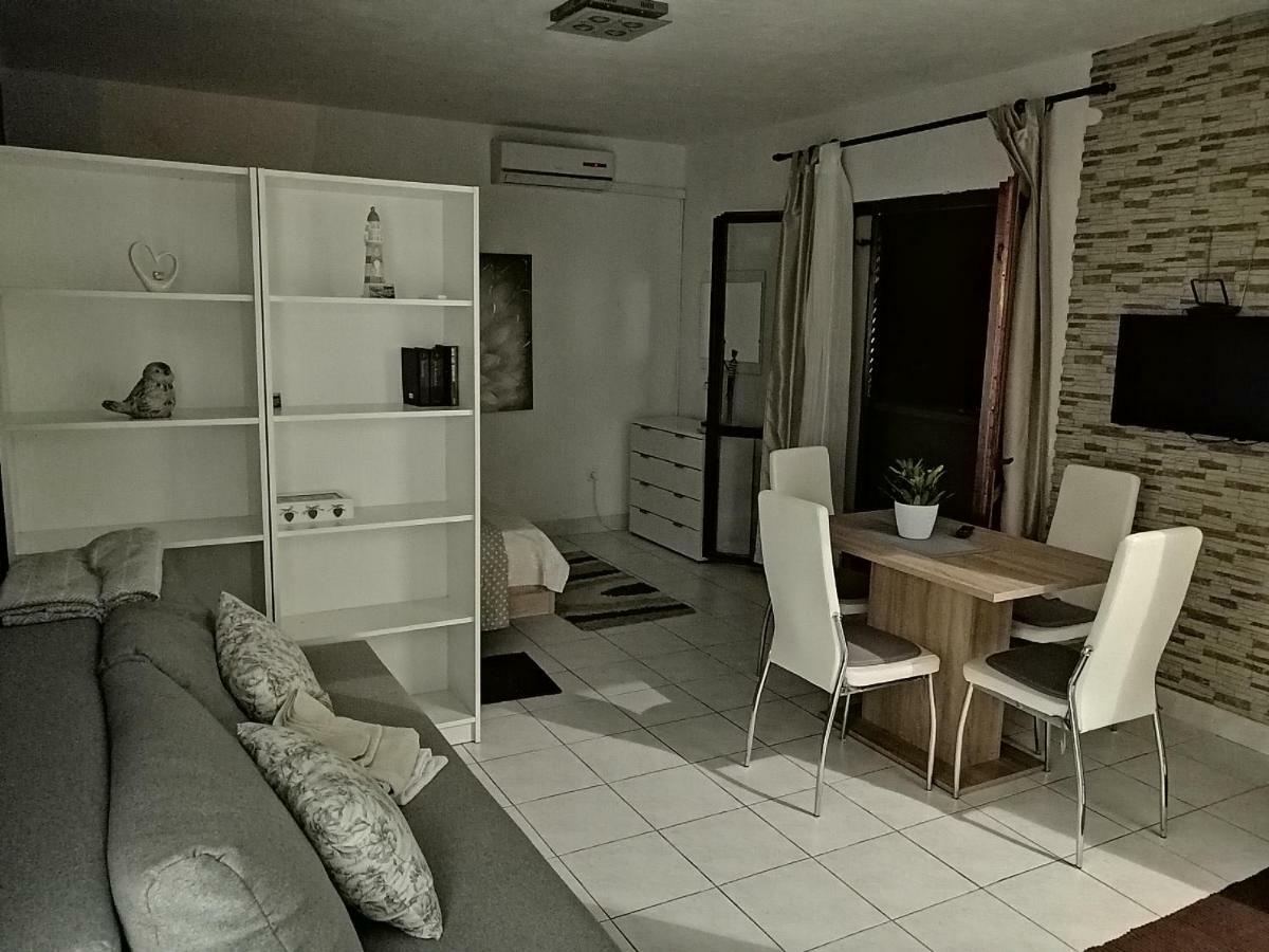 Seaview Holiday Apartments, Ventura Nin Eksteriør billede